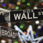 US stocks today: Wall Street inches higher as crude calms down; Dow jumps over 330 points, Nasdaq trades flat US stocks today: Wall Street inches higher as crude calms down; Dow jumps over 330 points, Nasdaq trades flat